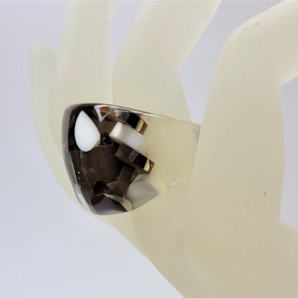 Chunky Clear Resin Ring With Brown and White Pill Beads Square Shape Lucite Ring - Picture 6 of 10